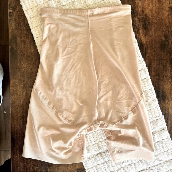Naomi & Nicole Shapewear Shorts Size 2X - Picture 2 of 9